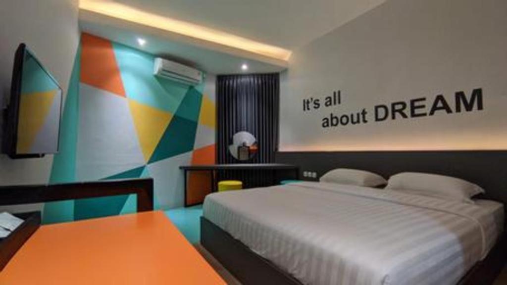 Alexander Hotel Tegal Екстериор снимка