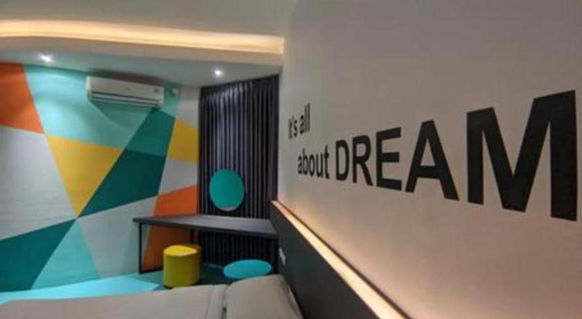 Alexander Hotel Tegal Екстериор снимка