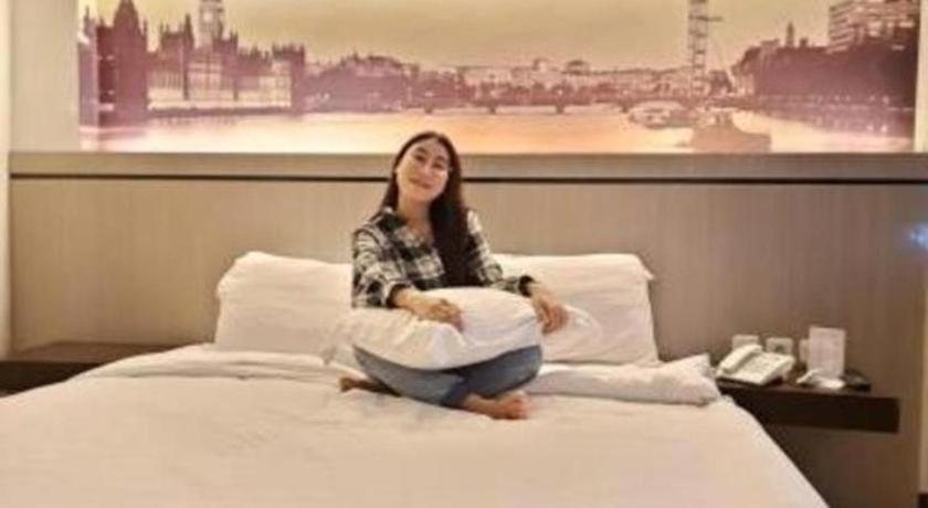 Alexander Hotel Tegal Екстериор снимка