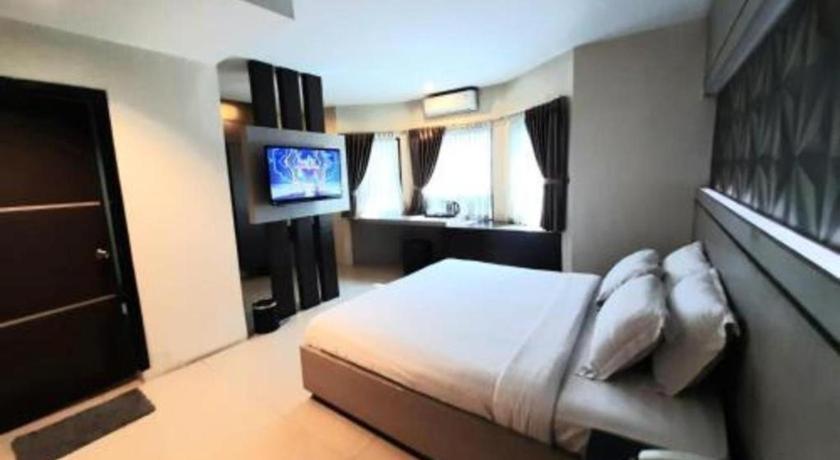 Alexander Hotel Tegal Екстериор снимка