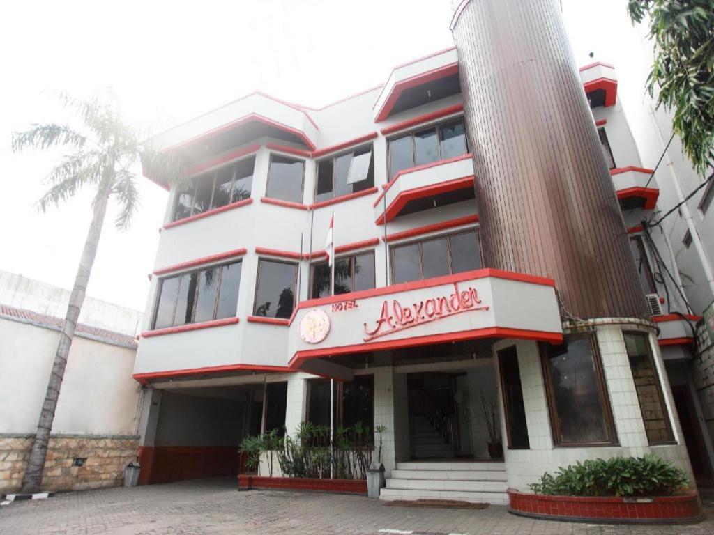 Alexander Hotel Tegal Екстериор снимка